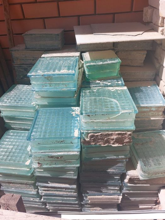 Б/у стеклоблоки.