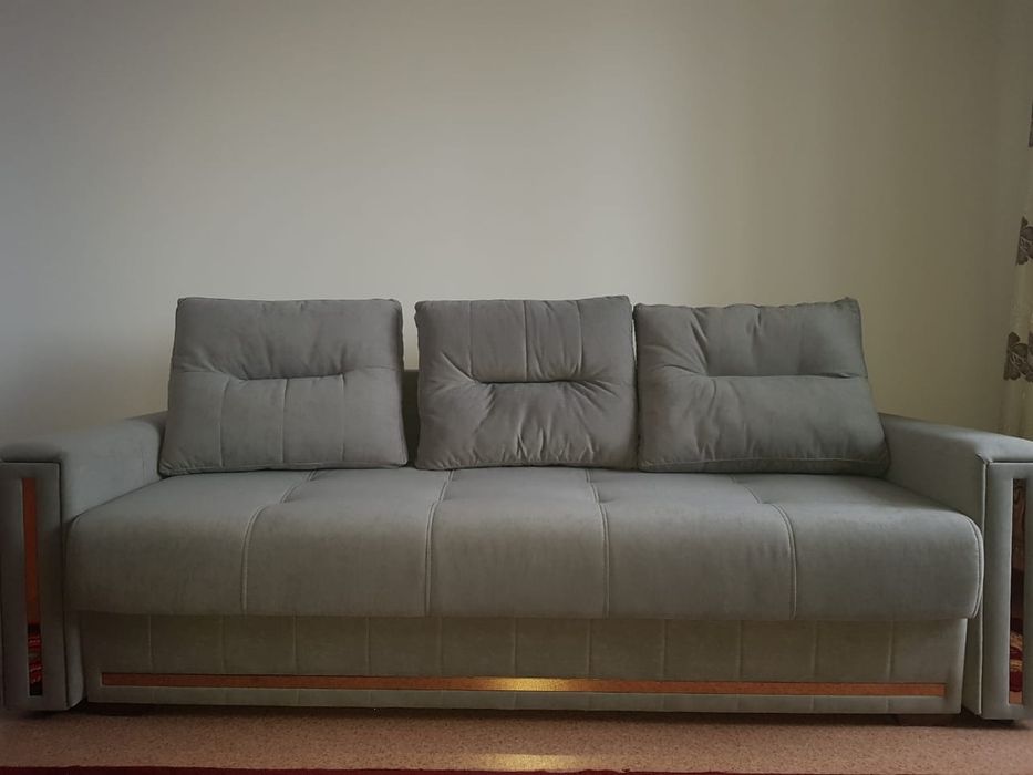 Новый диван в хорошем состоянии