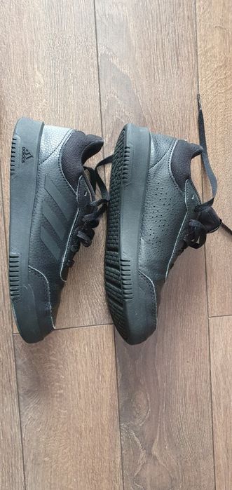 Маратонки adidas 35 номер