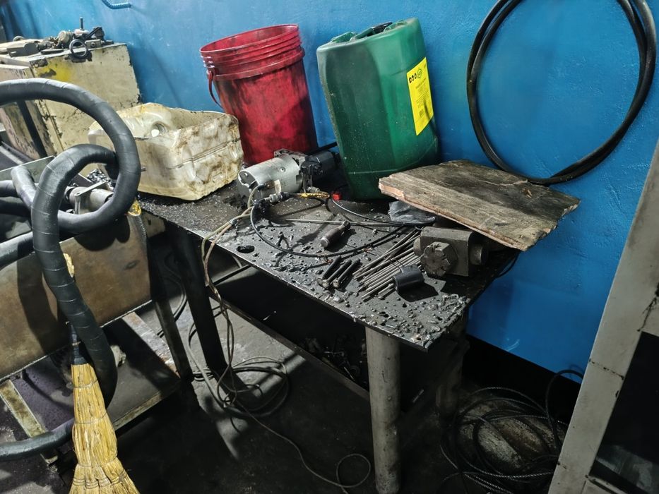 Стапель,стол-инструментальный, стеллаж.