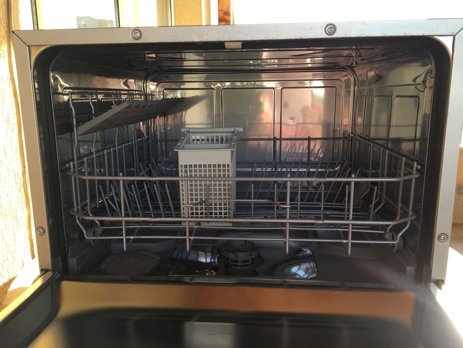 Съдомиялна машина малък формат Бош