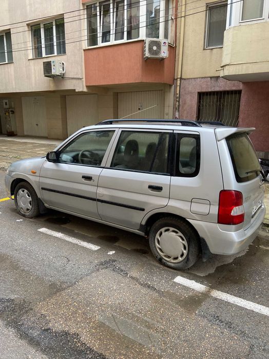 Продавам Mazda Demio