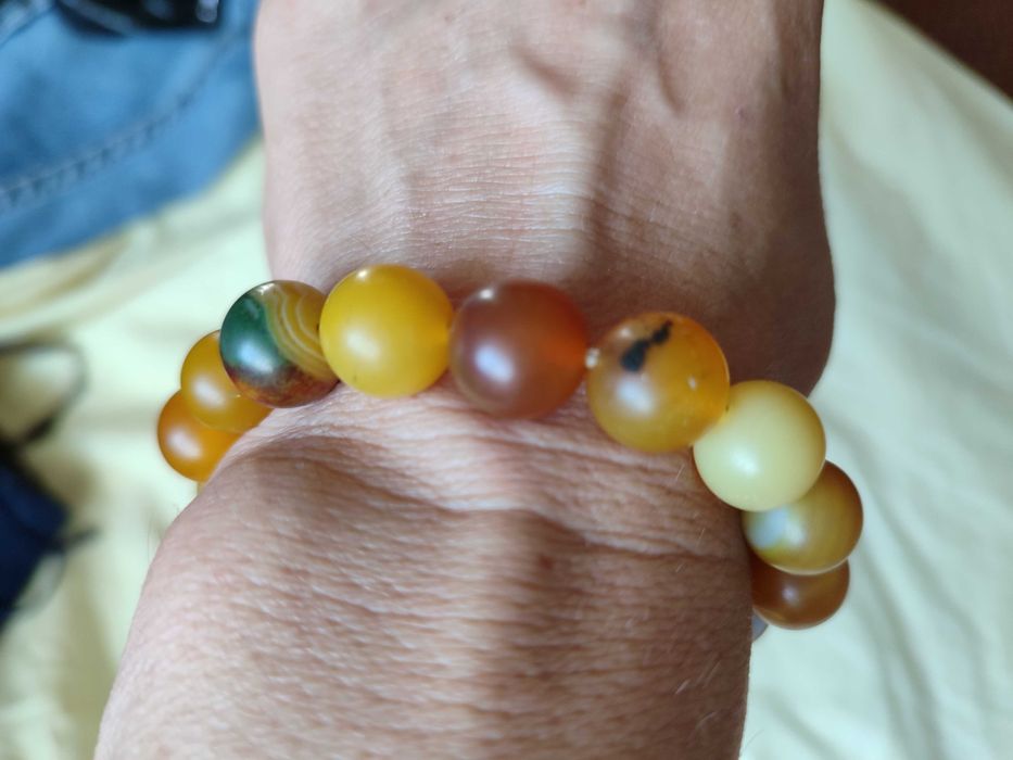 Три гривни от естествени материали