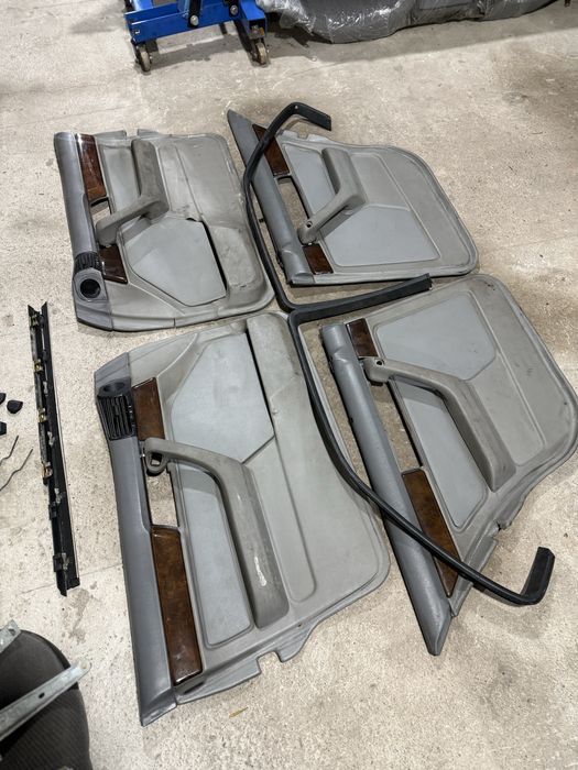 Обшивки Кожа со Шторками на BMW e34