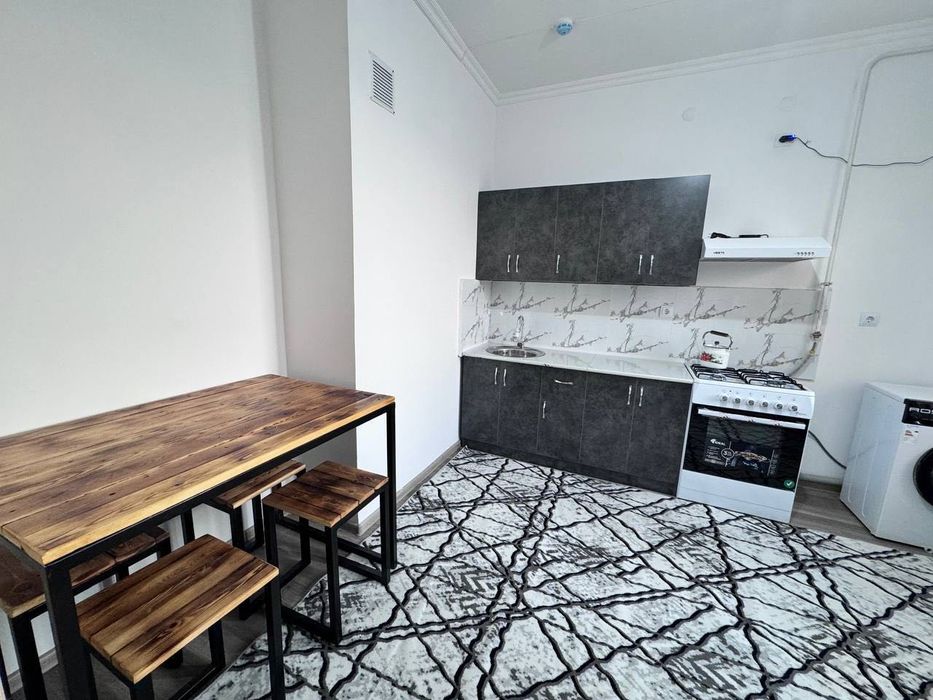 Сдается 2х комнатная квартира 
С обстановкой в горде Алмалыке