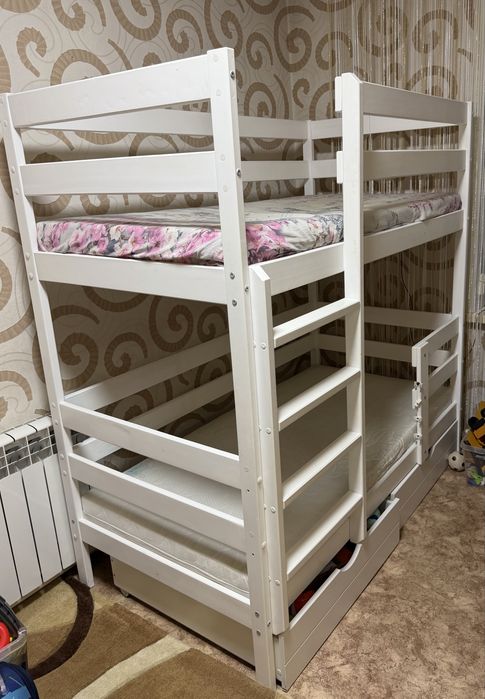 Продам двухъярусную кровать