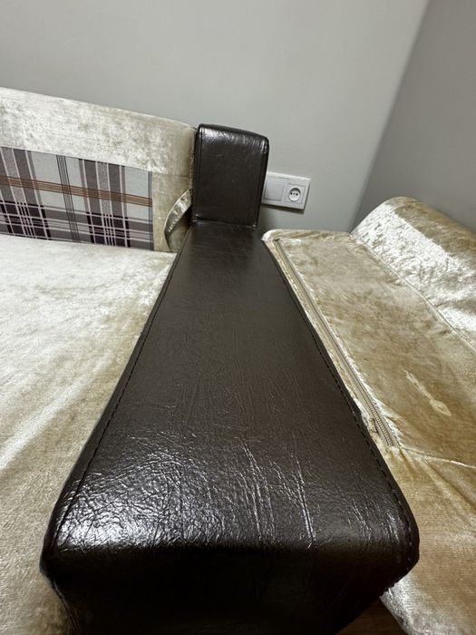 Продам срочно диван в отличном состоянии