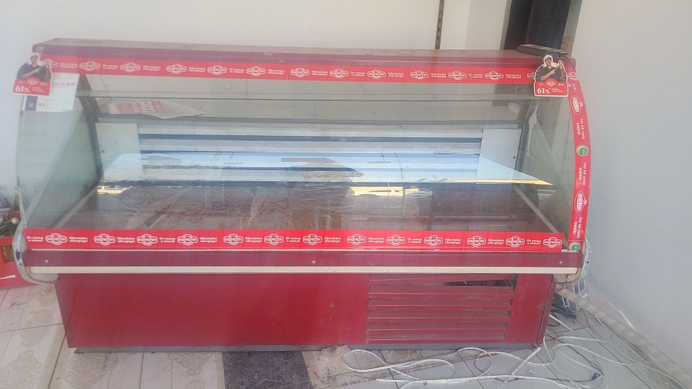 Vetrina xolodelnik srochno sotiladi. 3 mln so'm yana kelishamiz