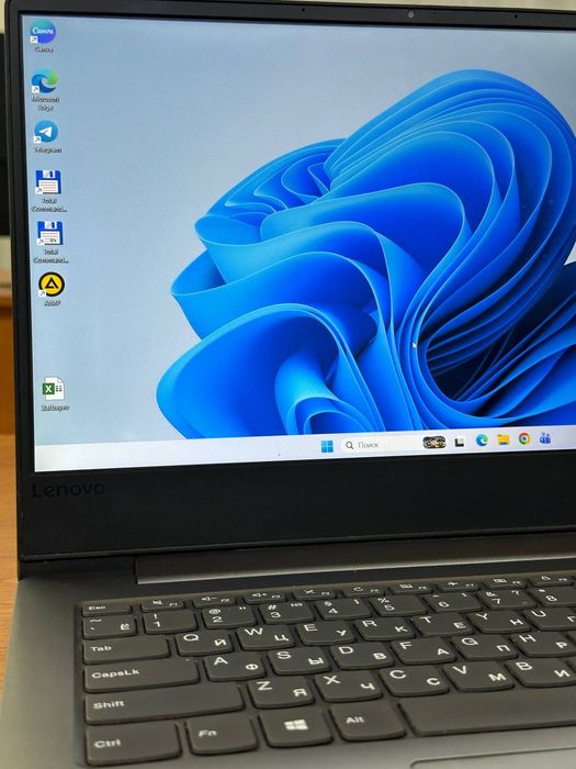 Lenovo 15 dyum notebook sotiladi IPS ekran