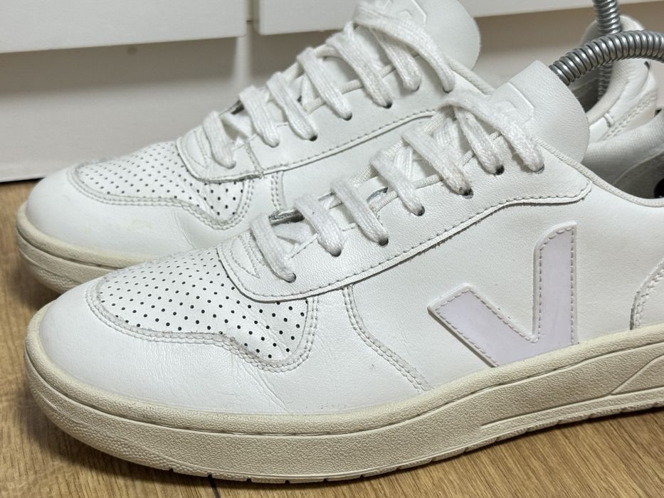 VEJA V10 Leather Extra White