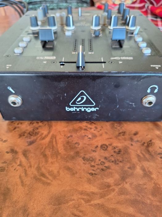DJ миксер Behringer NOX 202