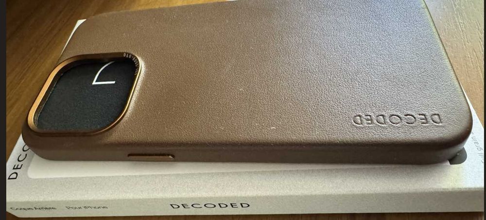 Кожен калъф Decoded Iphone 15 Pro Max в добро състояние
