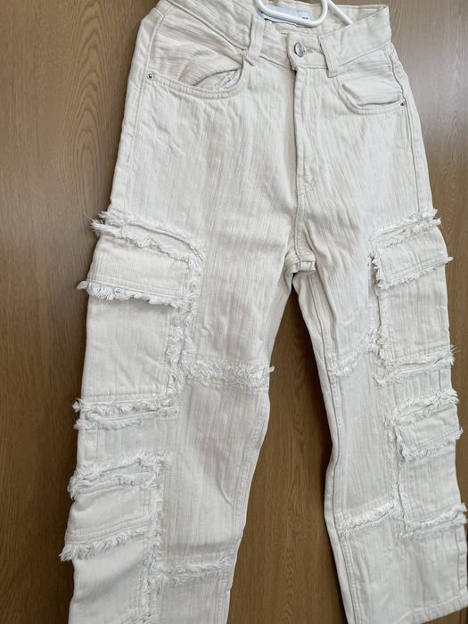 Накъсани дънки Bershka