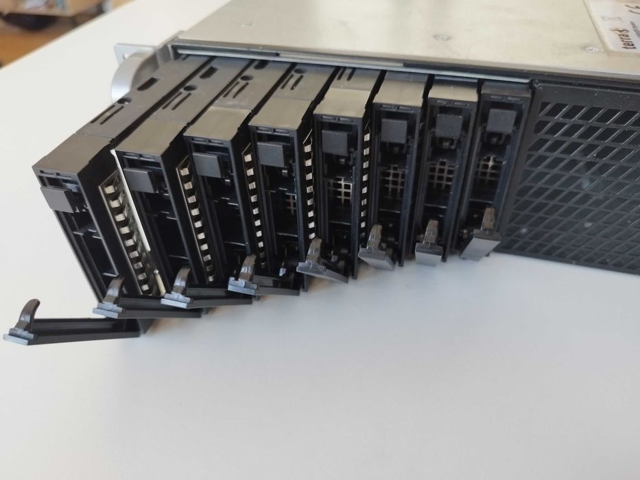 Server 2x Intel 4208 (16C 32T), 16GB DDR4 ECC RDIMM, 10 Gbps networking, 8x 2.5" tray, 2x M.2 nvme, 2xPSU