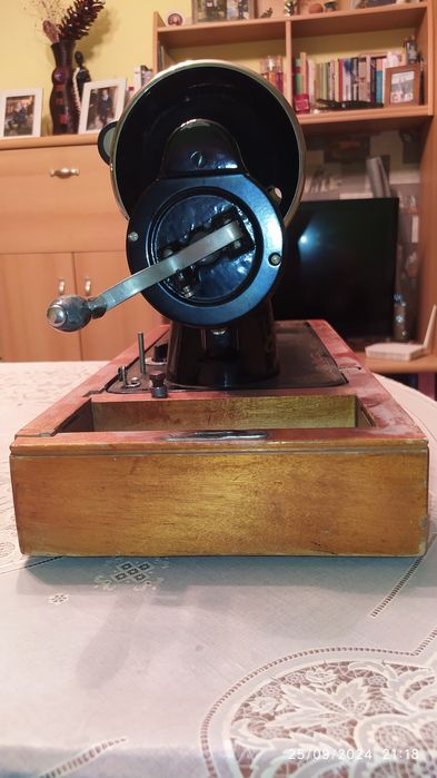 Продавам ръчна шевна машина Юнион