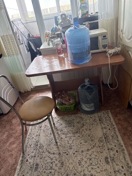 Продается стол с стульями