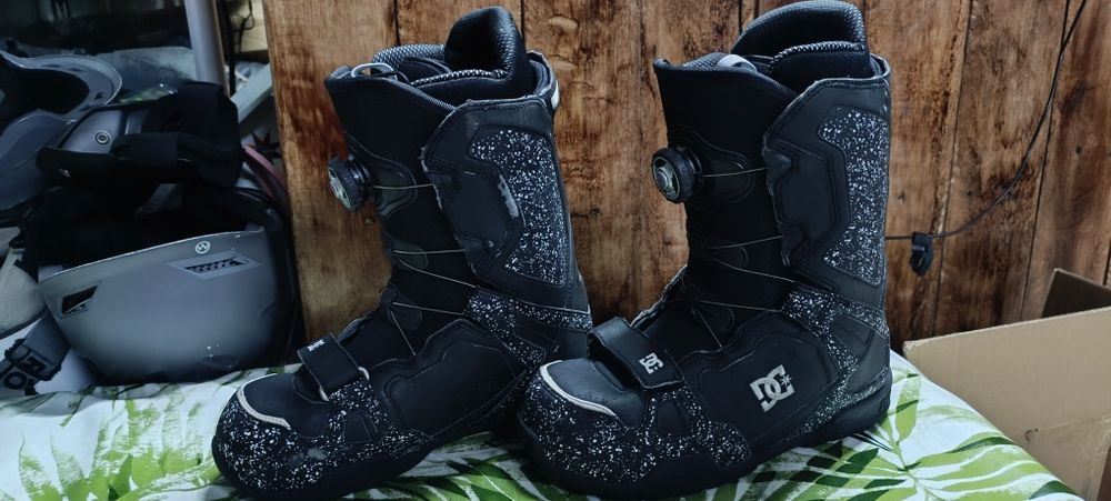 Ботинки для сноуборда DC 40-42 размер .