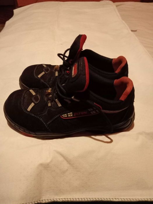 Vand Pantofi Sport De Drumetie