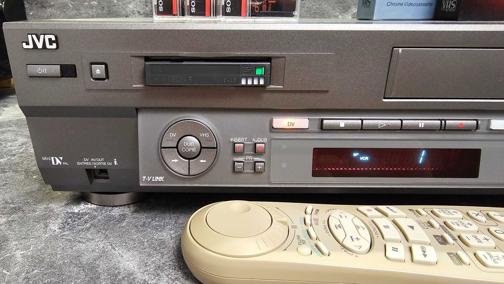 Един рядък (напълно работещ) Професионален, Mini-DV - S-VHS ET , Легендарен модел!