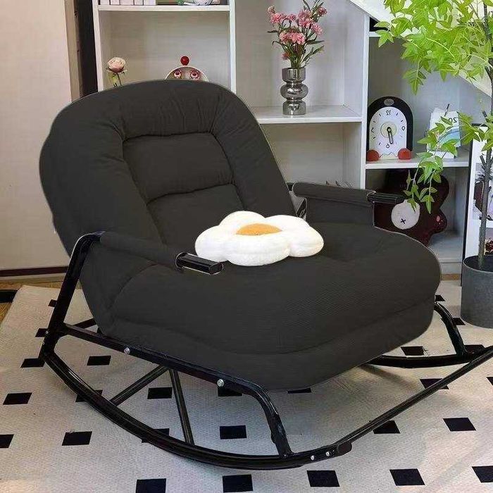 кресло-качалка с мягкой обивкой и металлическим каркасом 145х60х111 см