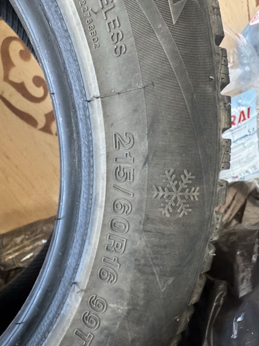Зимние шины 215/60/16