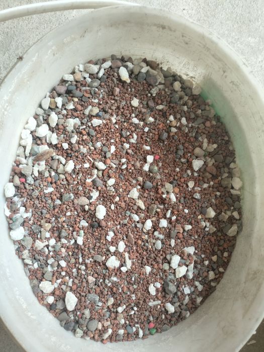 Akvarium mayda toshi sotiladi