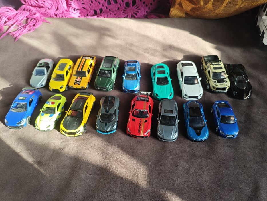 Продам машинки игрушечные