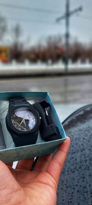 Часы с арабским циферблатом