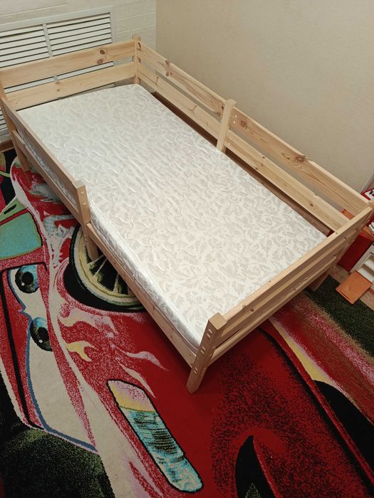 Детская кровать, натуральное дерево