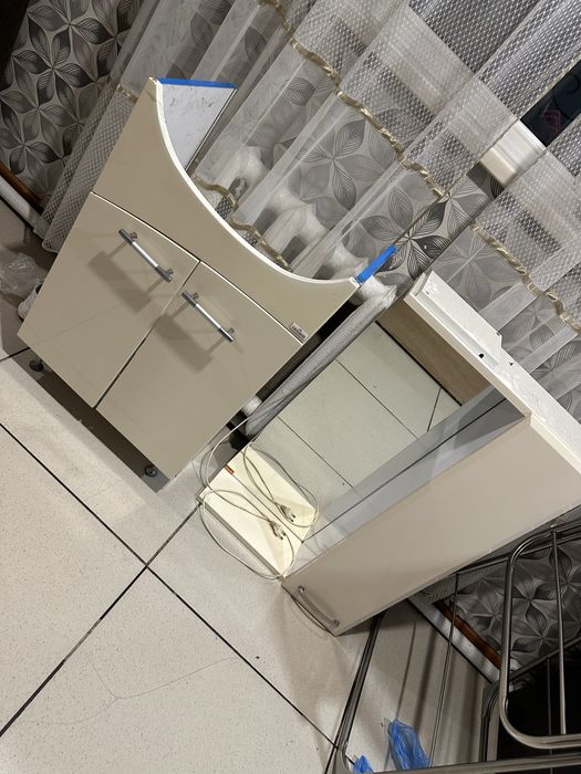 Продам зеркало и шкаф в ванную комнату