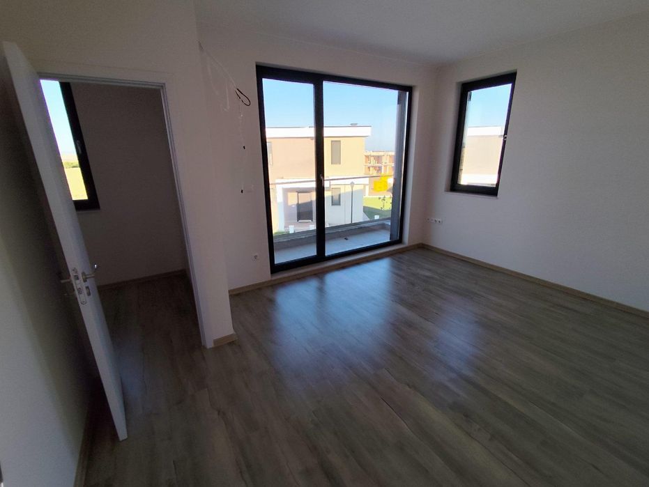 Къща до ключ в м.Victoria Hills кв. Сарафово