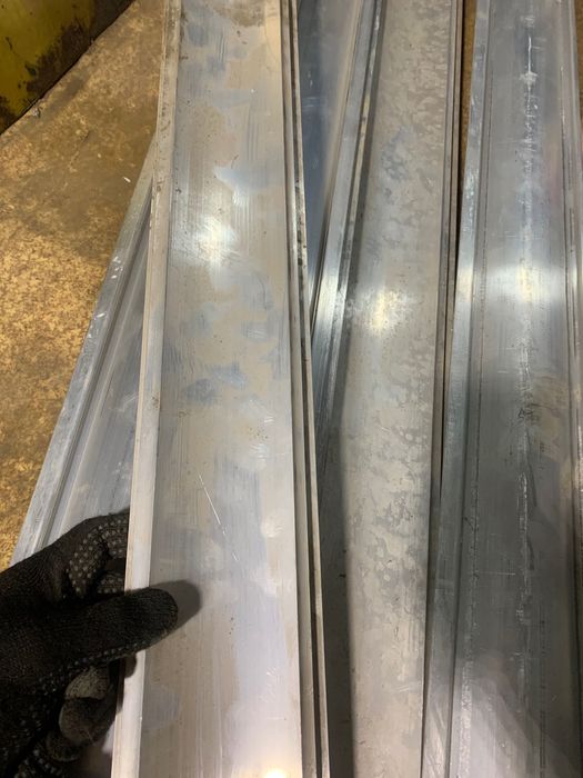 Профиль алюминиевый .