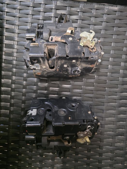 Предна лява и дясна брава Голф 4