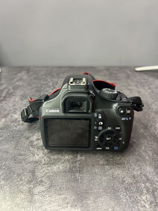 Canon EOS 1000D, EF-S 18-55