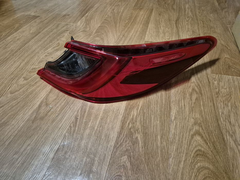 Продам задний фонарь Camry 80