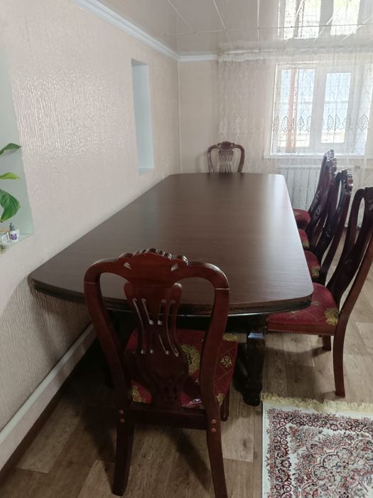 Продаю овальный стол с 6 стульями