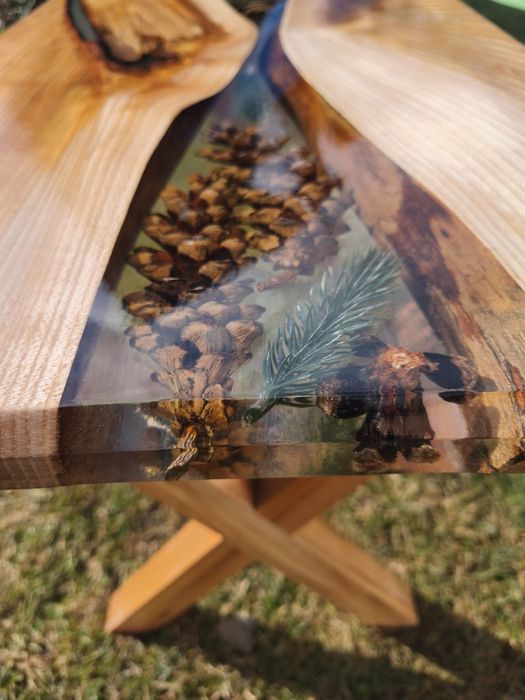 Vând măsuță din lemn de ulm