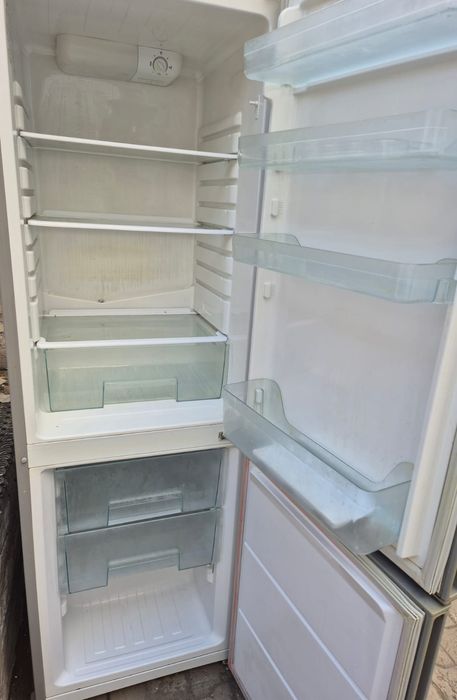 Двухкамерный холодильник