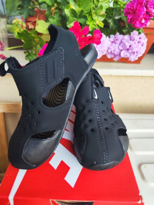 Детски сандали Nike и маратонки Puma.