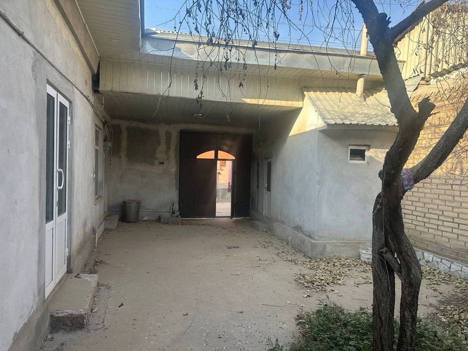 Ховли сотилади 3 хонали