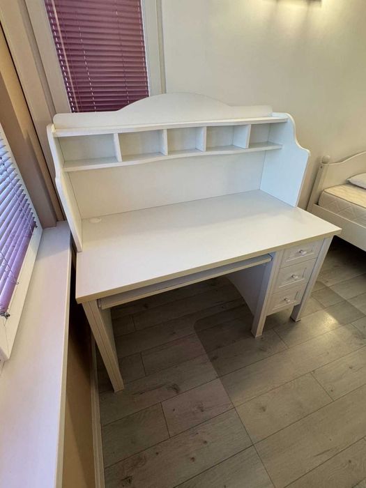 Продавам БЮРО - Бяло