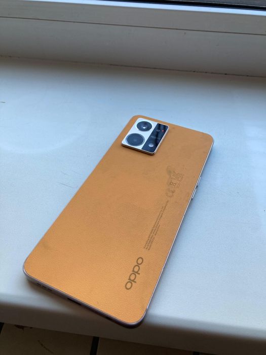 Продам Oppo Reno 7 (8/128 ГБ)