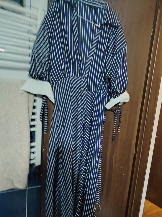 Rochie Tomy 380 Ron ,rochie Guess verde 200 noua,portocalie Zara 130,rochie Zara albastru alb M 130 ,halat 170 noi