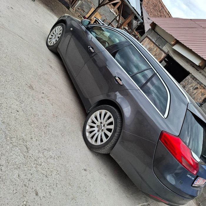 Vând  Opel Insignia 2010