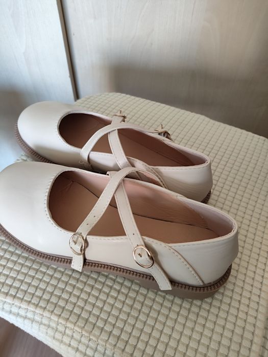 Продам туфли школьные.