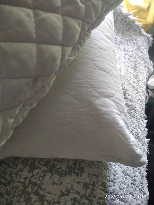 Подушки чисто белые