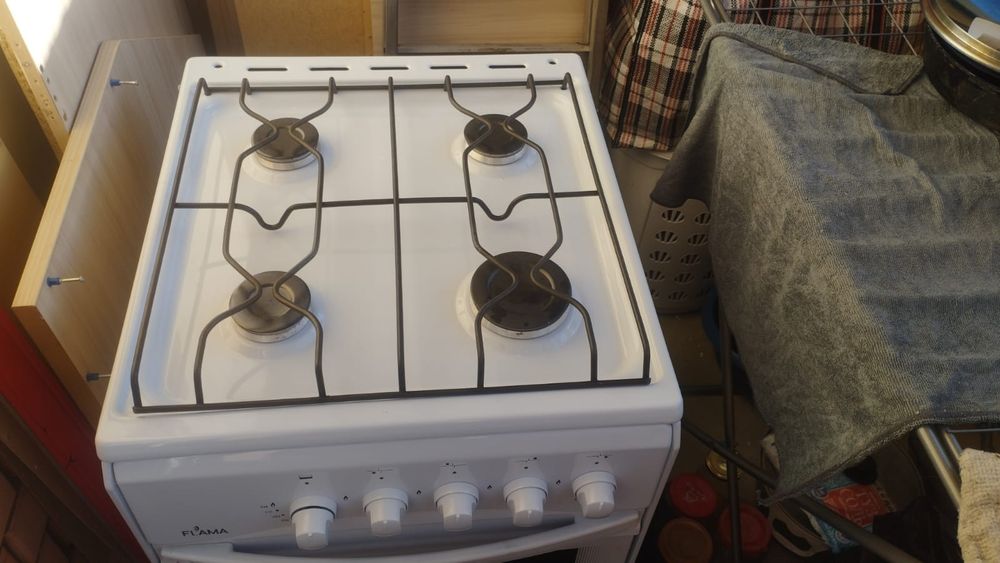Продам газовую плиту