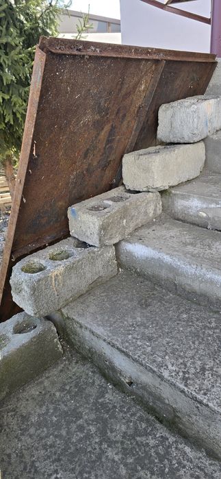 Vand usa poarta garaj din 2 bucati