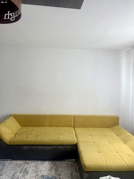 Canapea colțar extensibilă galben muștar – spațioasă