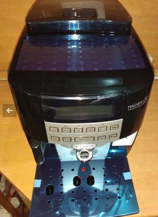 Продам кофемашину Delonghi ECAM 22.360.B
